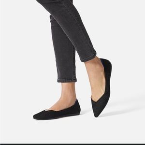 Rothy’s The Point Women’s Black Solid Size 9, it fits a size 8 1/2 foot.